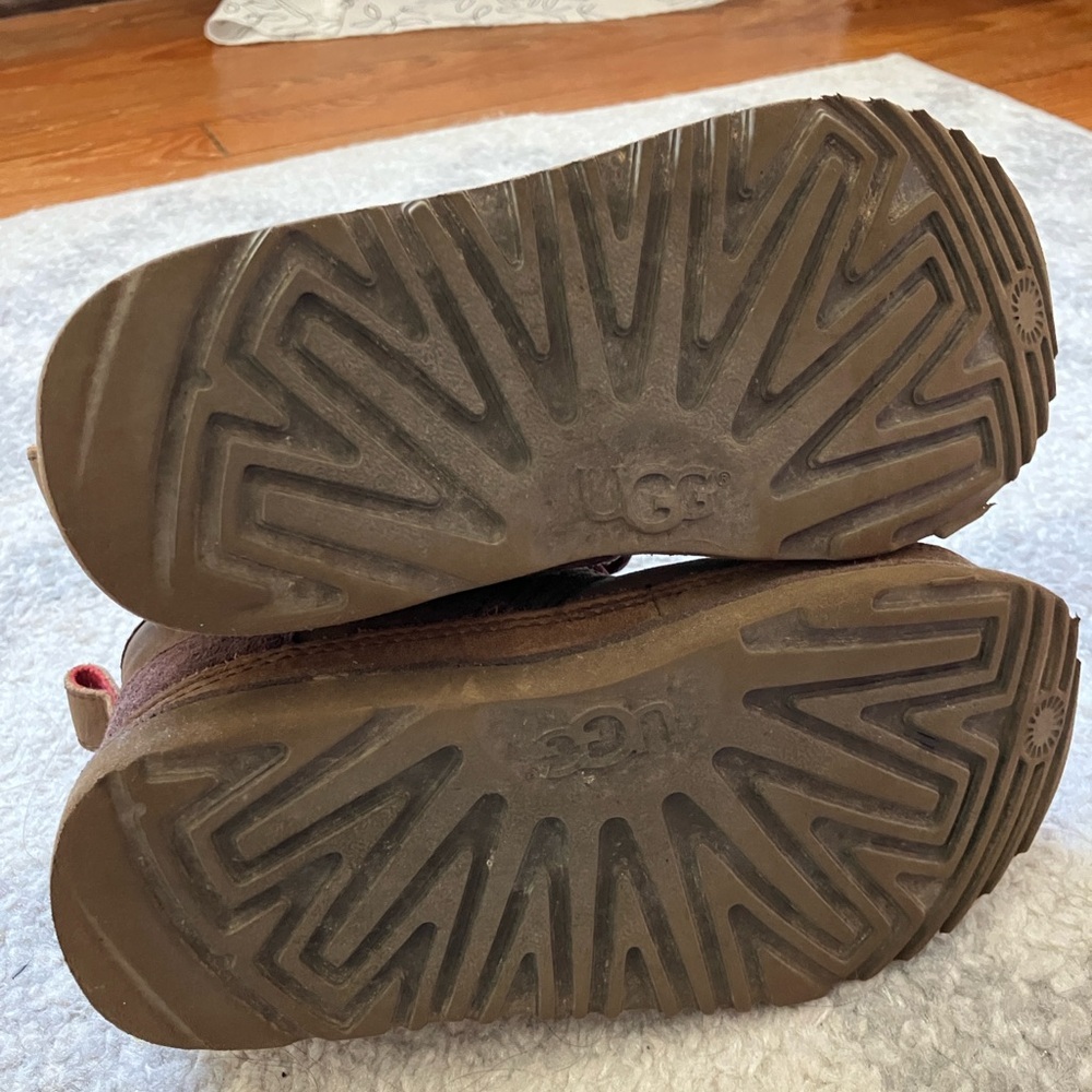 UGG Kids Brown Leather Lace-Up Boots with Red Laces - Picture 5 of 5